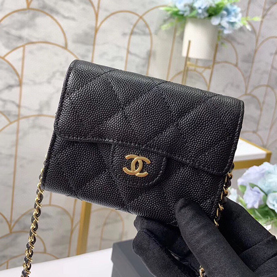 Мини портфейл с верижка от зърнеста телешка кожа на Chanel Ap81465