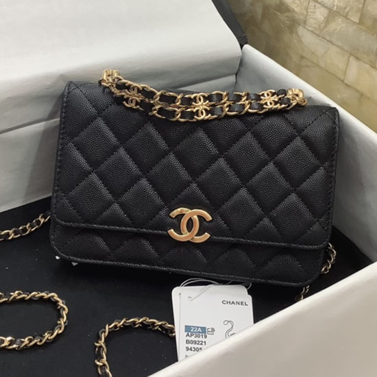 Портфейл с верижка от зърнеста телешка кожа на Chanel As3019