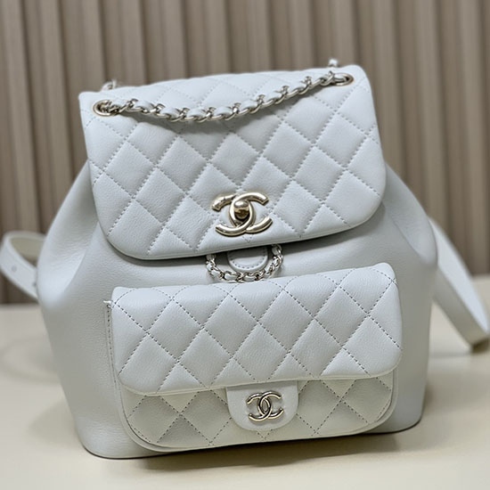 бяла раница дума от телешка кожа на Chanel As3688