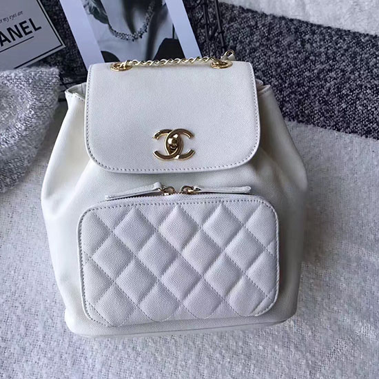 бяла раница от зърнеста телешка кожа на Chanel A93748