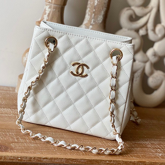 бяла чанта за рамо от зърнеста телешка кожа на Chanel As3176