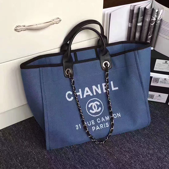 голяма пазарска чанта Deauville от син плат на Chanel A68046