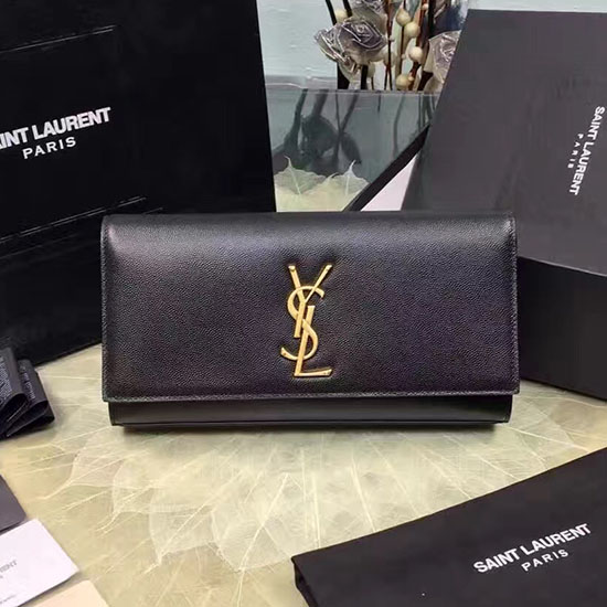 класически клъч с монограм Saint Laurent от черна зърнеста кожа 326079