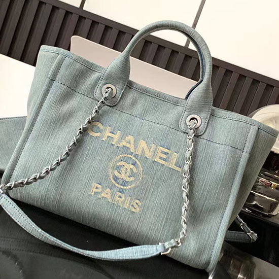 малка пазарска чанта от деним на Chanel As06281