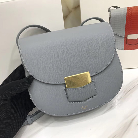 малка чанта Celine Trotteur от зърнеста телешка кожа в светло синьо Cl30038