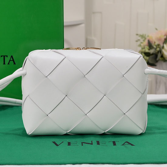 малка чанта за касетъчен фотоапарат Bottega Veneta бяла 6600