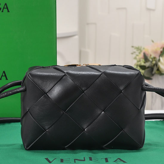 малка чанта за касетъчен фотоапарат Bottega Veneta черна 6600