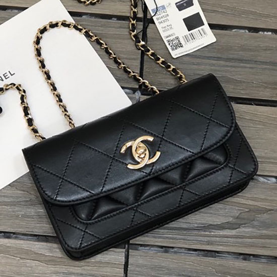 малка чанта с капак от агнешка кожа на Chanel черна As2742