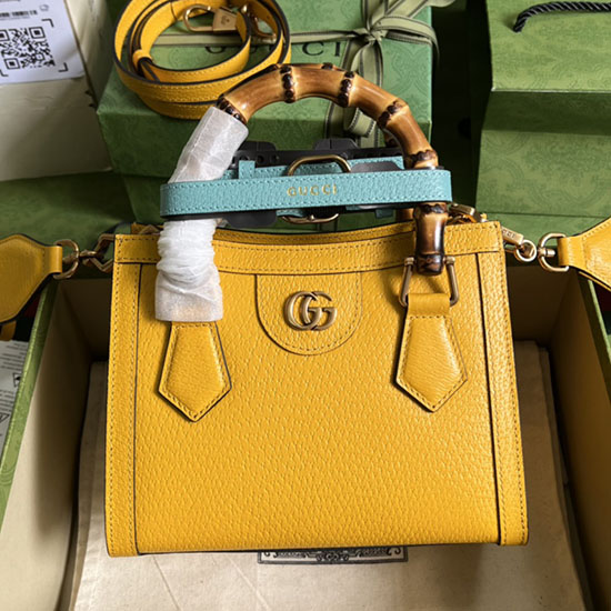 мини чанта Gucci Diana жълта 702732