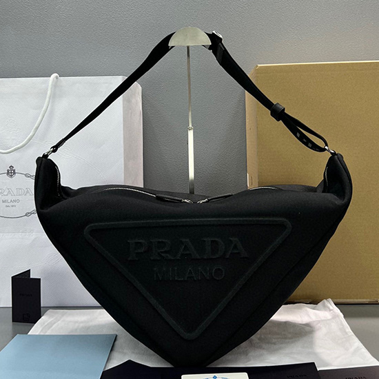 платнена триъгълна чанта Prada черна 2vy007