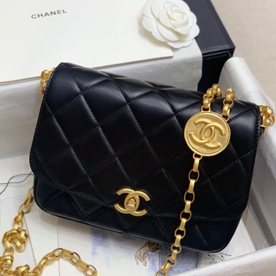 чанта с капак от агнешка кожа на Chanel черна As2222