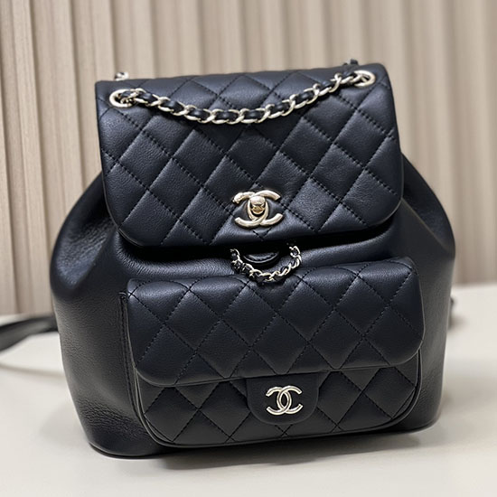 черна раница дума от телешка кожа на Chanel As3688