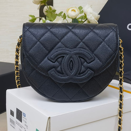 черна чанта с капак от зърнеста телешка кожа на Chanel As3876