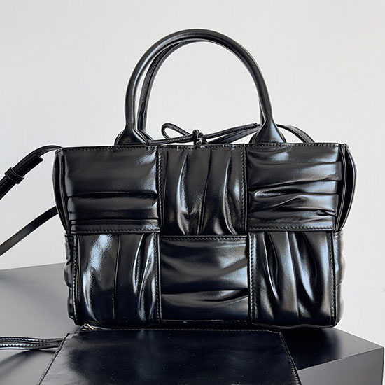 Bottega Veneta Mini Arco Taška černá B729042