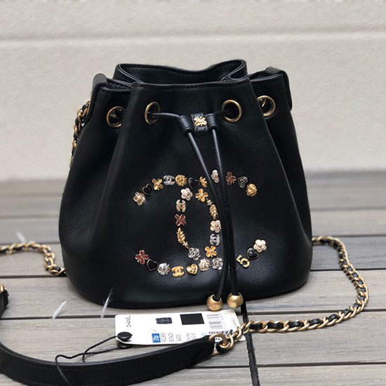 Chanel Jehněčí Bucket Bag Black As1883