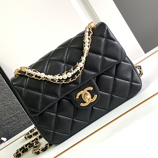 Chanel Mini Taška S Klapkou černá As4384