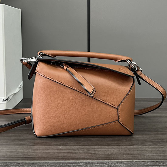 Loewe Classic Mini Taška Z Teletiny L062312 Hnědá