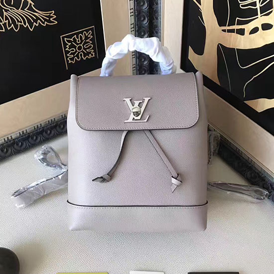 Louis Vuitton Batoh Lockme Z Měkké Telecí Kůže Světle šedý M41815