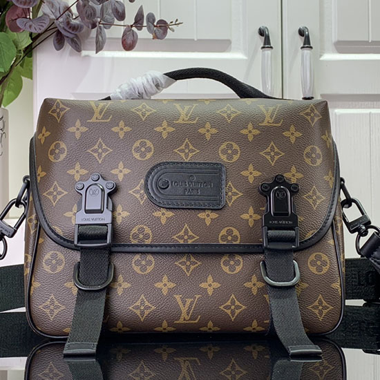 Lv Trail Messenger M46972