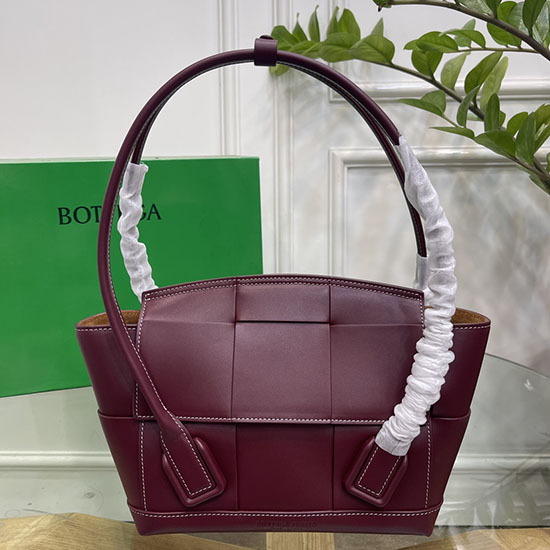 Malá Taška Bottega Veneta Arco 33 Z Hladké Kůže Vínové B1007