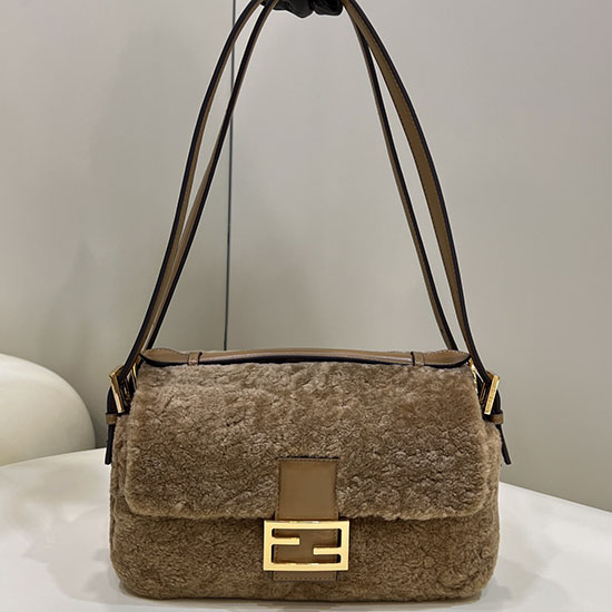 Fendi Shearling Flap Medaljon Skuldertaske Brun F8520