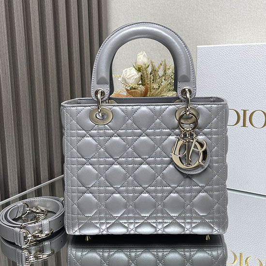 Medium Lady Dior Lammeskindstaske Skinnende Grå D2454