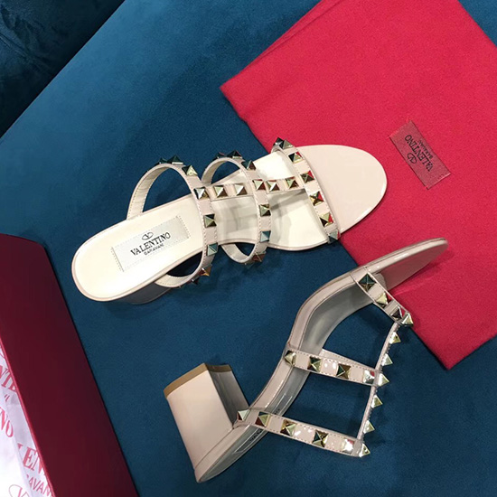 Valentino Garavani Rockstud Kalveskinds Læder Sandal Sort V18601