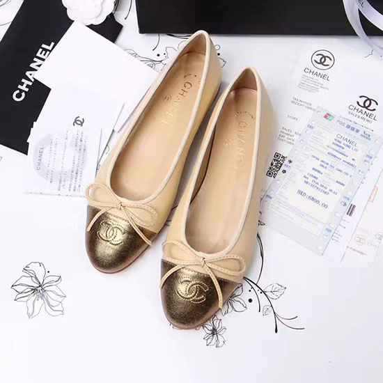 Chanel Hellbraune Lammfell-Ballerinas Mit Goldener Zehenkappe CH1610