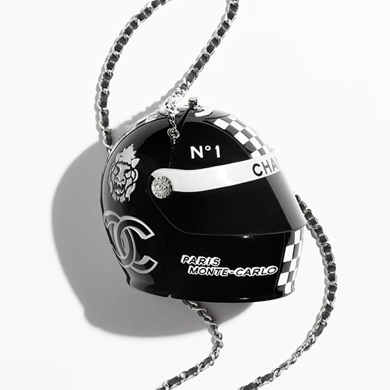 Chanel Helm Minaudiere Schwarz AS3774