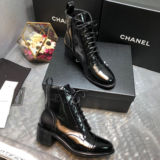 Chanel Kalbslederstiefel Glänzend Schwarz C10054