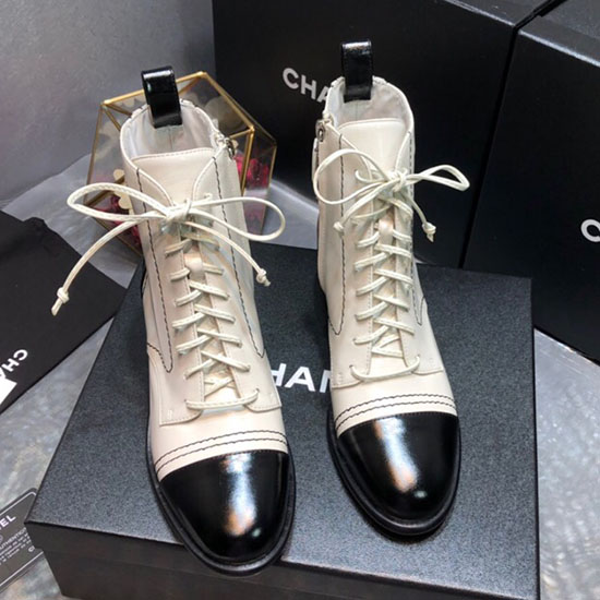 Chanel Kalbslederstiefel Weiß C10054