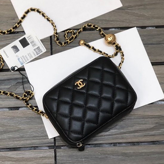 Chanel Lammfell-Clutch Mit Kette Schwarz Ap2463