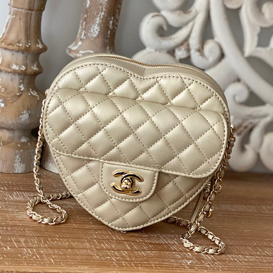 Chanel Lammfell-Herztasche Gold AS3191