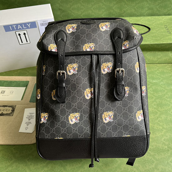 Gucci Mittelgroßer Rucksack Mit Ineinandergreifendem GG Schwarz Mit Aufdruck 696013