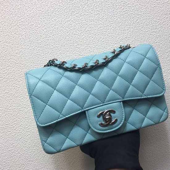 Klassische Chanel-Klappentasche Aus Genarbtem Kalbsleder Blau Mit Silbernen Beschlägen CF1116