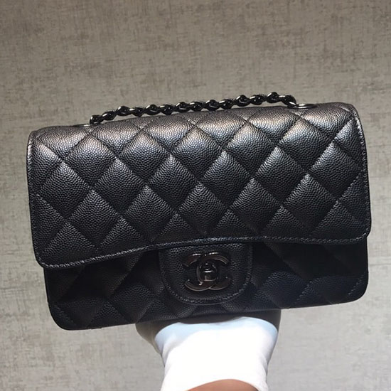 Klassische Chanel-Tasche Aus Genarbtem Kalbsleder Kleine Klappe Schwarz Mit Schwarzen Beschlägen CF1116