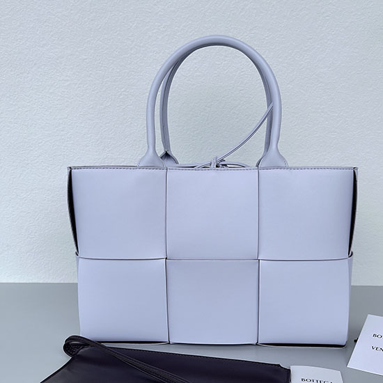 Kleine Arco-Einkaufstasche Von Bottega Veneta Hellblau B652867