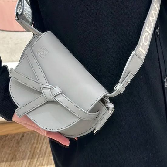 Loewe Gate Leder Umhängetasche Grau L011821