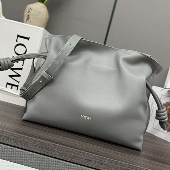 Loewe Medium Flamenco Clutch Grau L262386