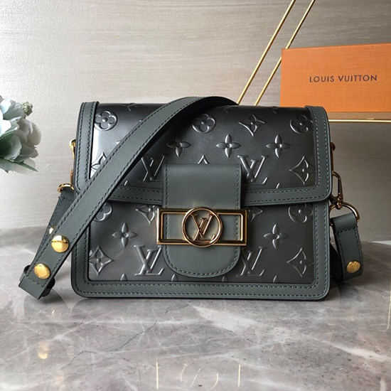 Louis Vuitton Monogramm Vernis Mini Dauphine Silber M44580