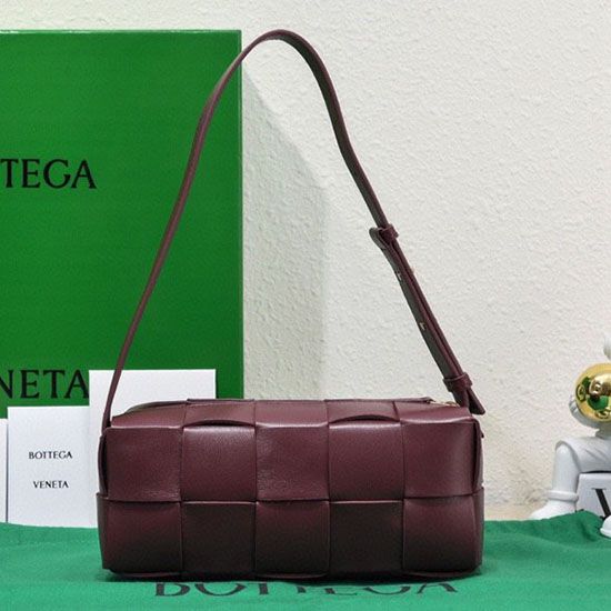 Bottega Veneta μικρή κασέτα από τούβλα μπορντό 729166