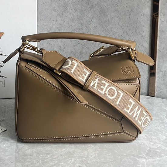 Loewe μικρή τσάντα παζλ καφέ L051702