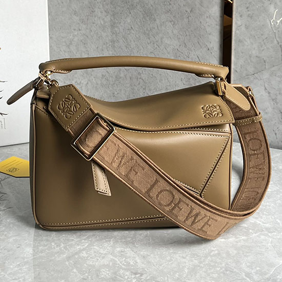 Loewe μικρή τσάντα παζλ καφέ L051703