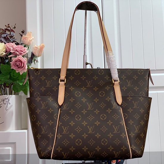 μονόγραμμα καμβάς Louis Vuitton Total Mm M56689