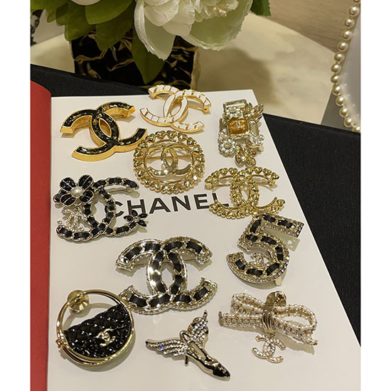 Chanel Brooch CR01