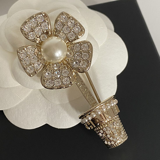 Chanel Brooch CR22