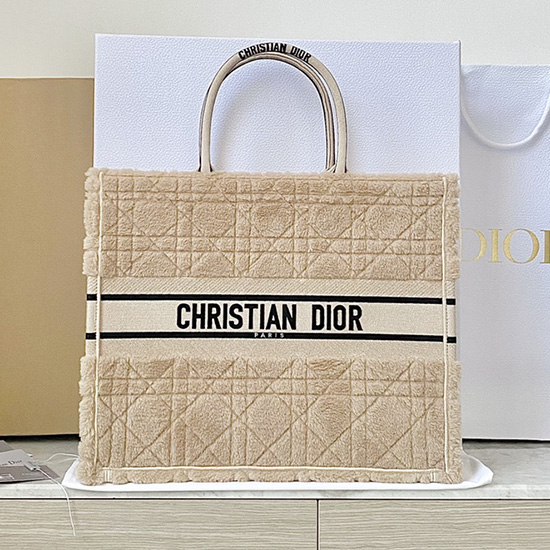 LARGE DIOR BOOK TOTE Beige Cannage Shearling M1286