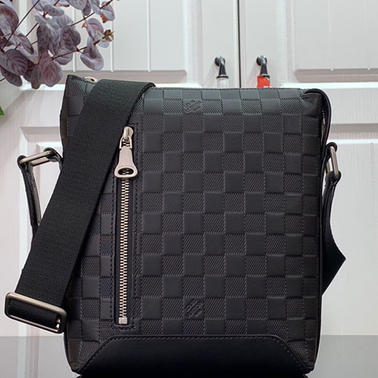 Louis Vuitton Discovery Messenger BB N42418