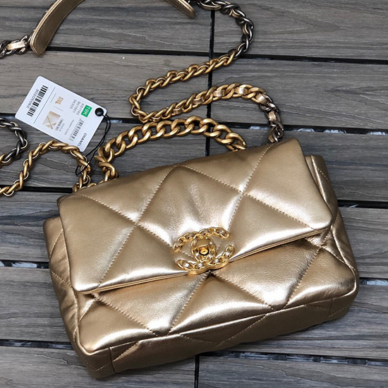 Bolso Chanel 19 Con Solapa De Piel De Cordero Dorado As1160