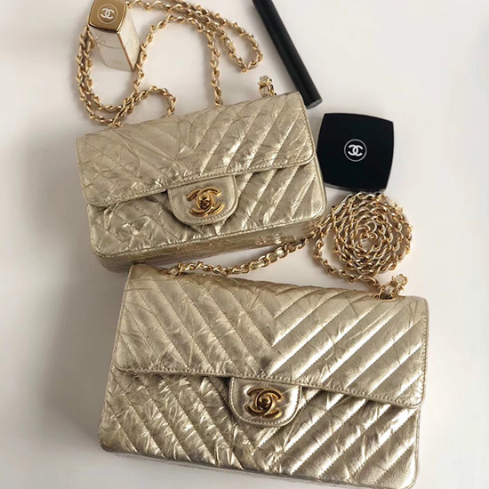 Bolso Chanel Clásico De Piel De Becerro Con Solapa Dorado A25082